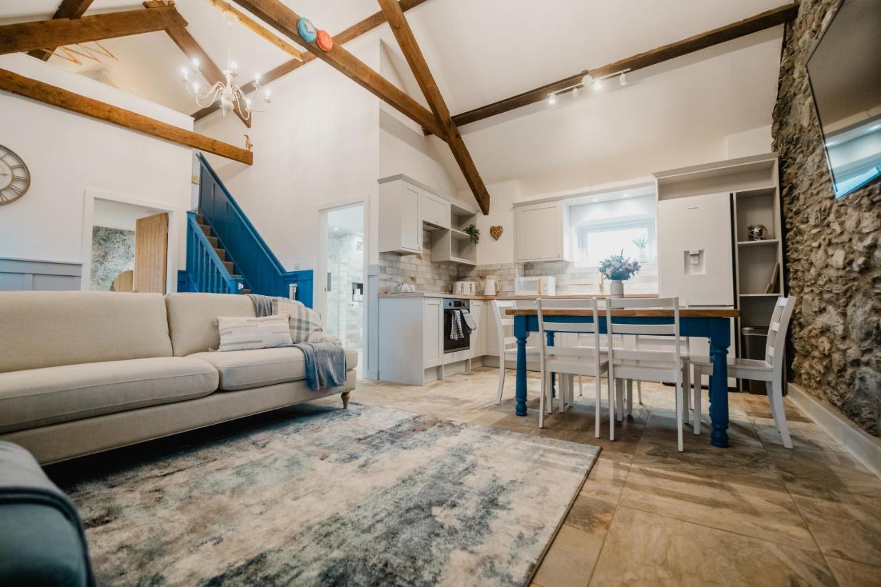 홀리헤드 The Cow Shed At Pencraig 빌라 외부 사진